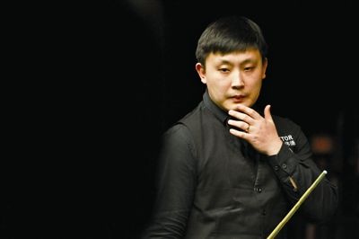 足球报：浙江队花4亿是谣言；韦世豪、李磊先后来做康复（《足球报》：浙江队花4亿元系谣言，韦世豪与李磊先后进行康复）