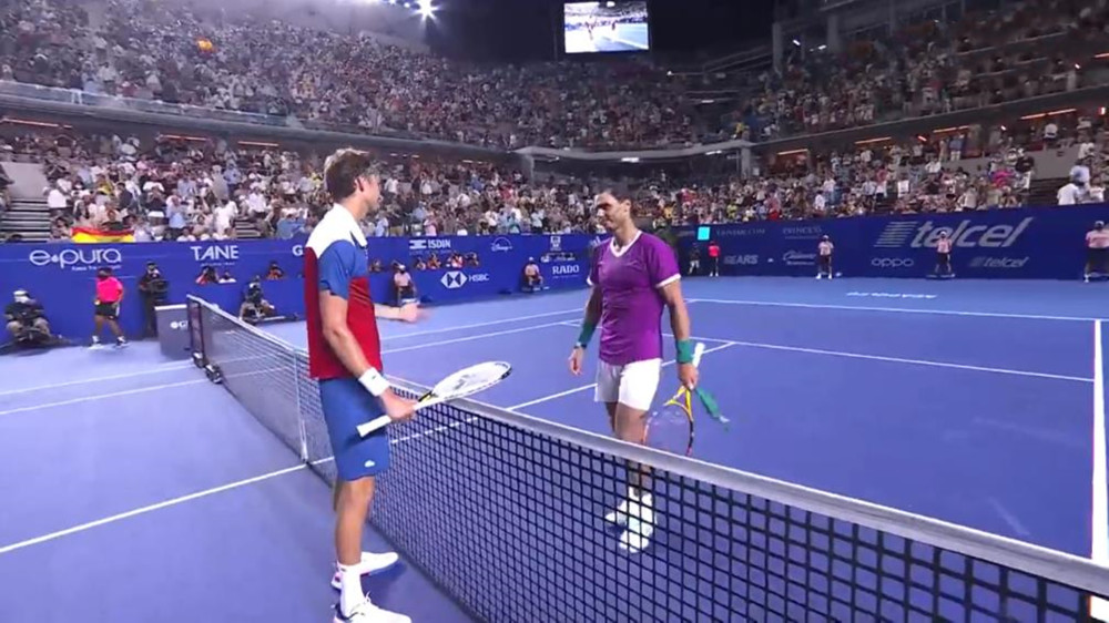 0-2大冷门！14亿豪门主场轰然倒下5轮1胜两大边后卫染红+中卫重伤（0-2爆冷！身价14亿豪门主场折戟，近5轮仅1胜，双边后卫染红+中卫重伤）