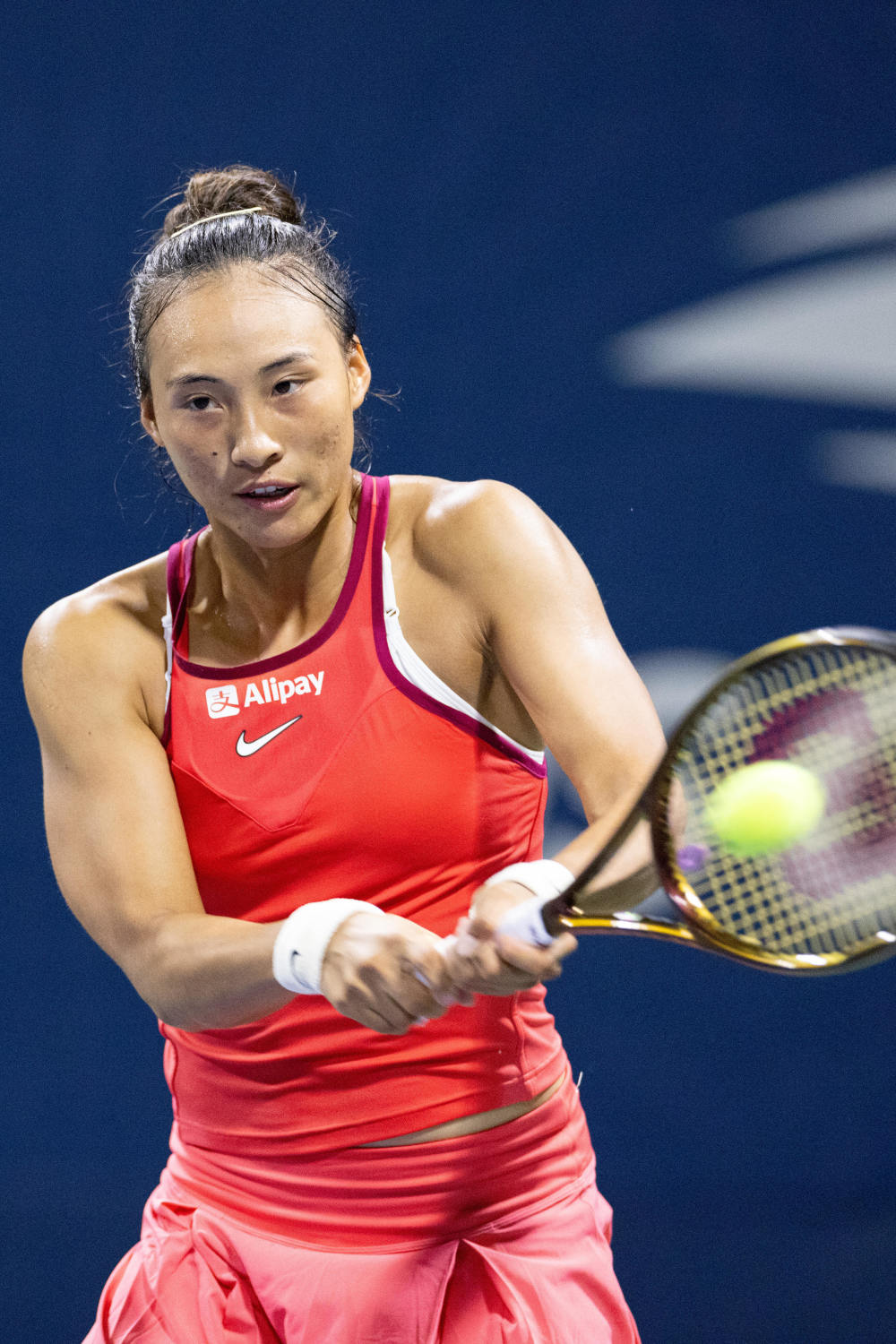 库尼亚：姆伯莫是个了不起的球员，能和他并肩作战很棒（库尼亚盛赞姆伯莫：他实力非凡，能与其并肩作战是种享受）